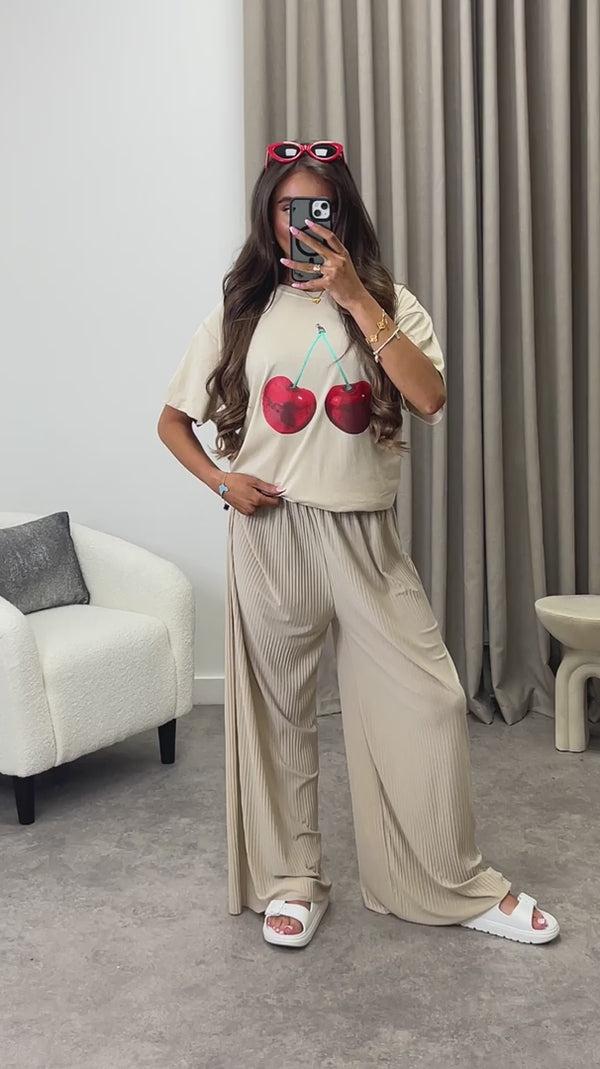 Lasula Kaidy Beige Cherry Graphic Print T-Shirt
