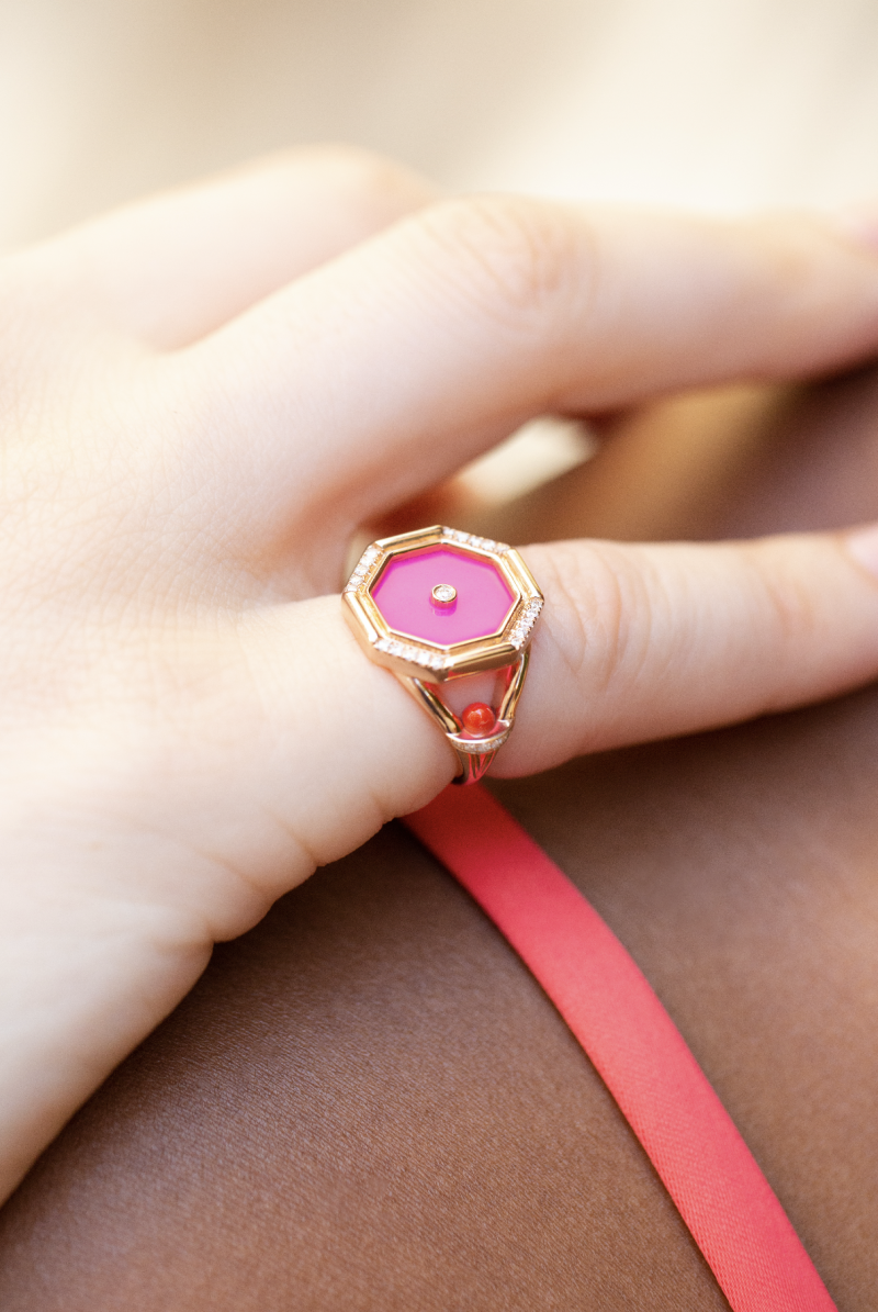 L'atelier Nawbar Neon Hexagon Cabochon Pinky