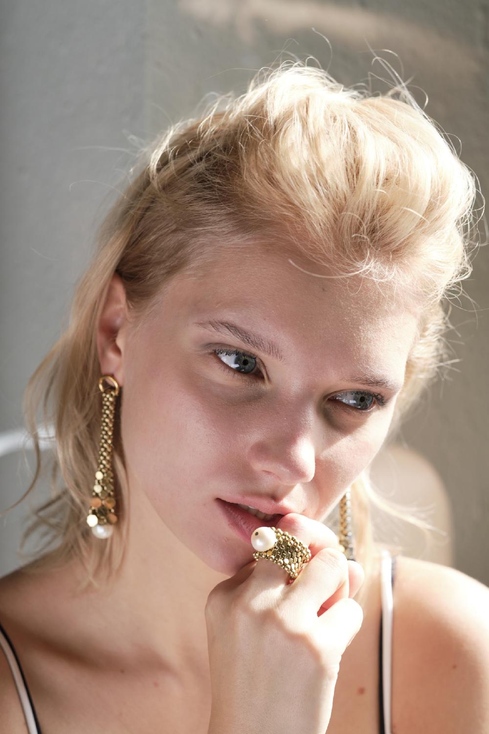 laura b Pearl Earrings gold-white