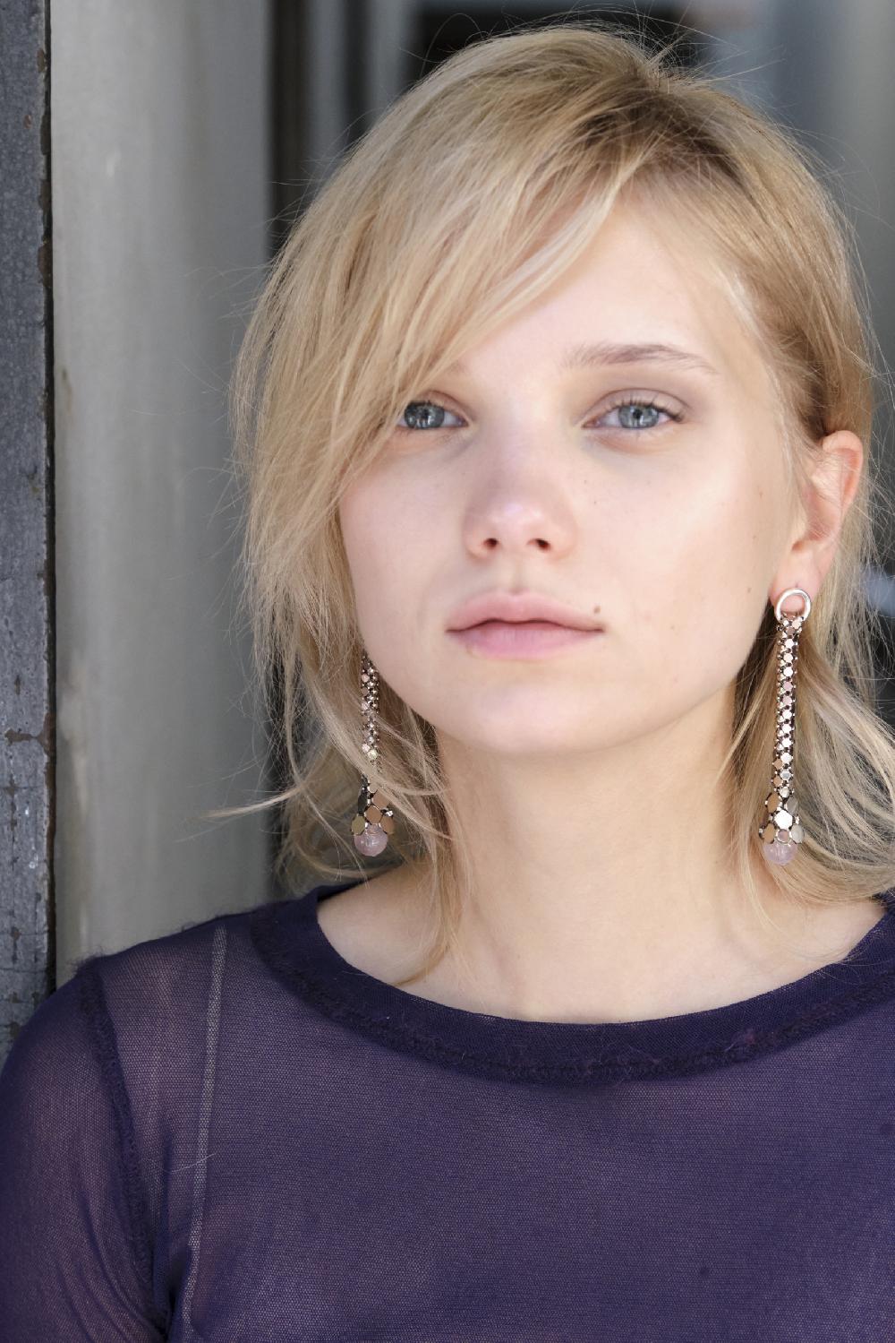 laura b Rose Pearl Earrings