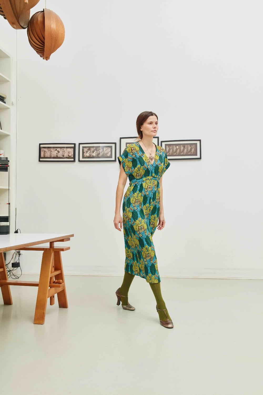 laura urbinati LONGUETTE BELTED DRESS BOTANICO PRINT - STRETCH SATIN SILK