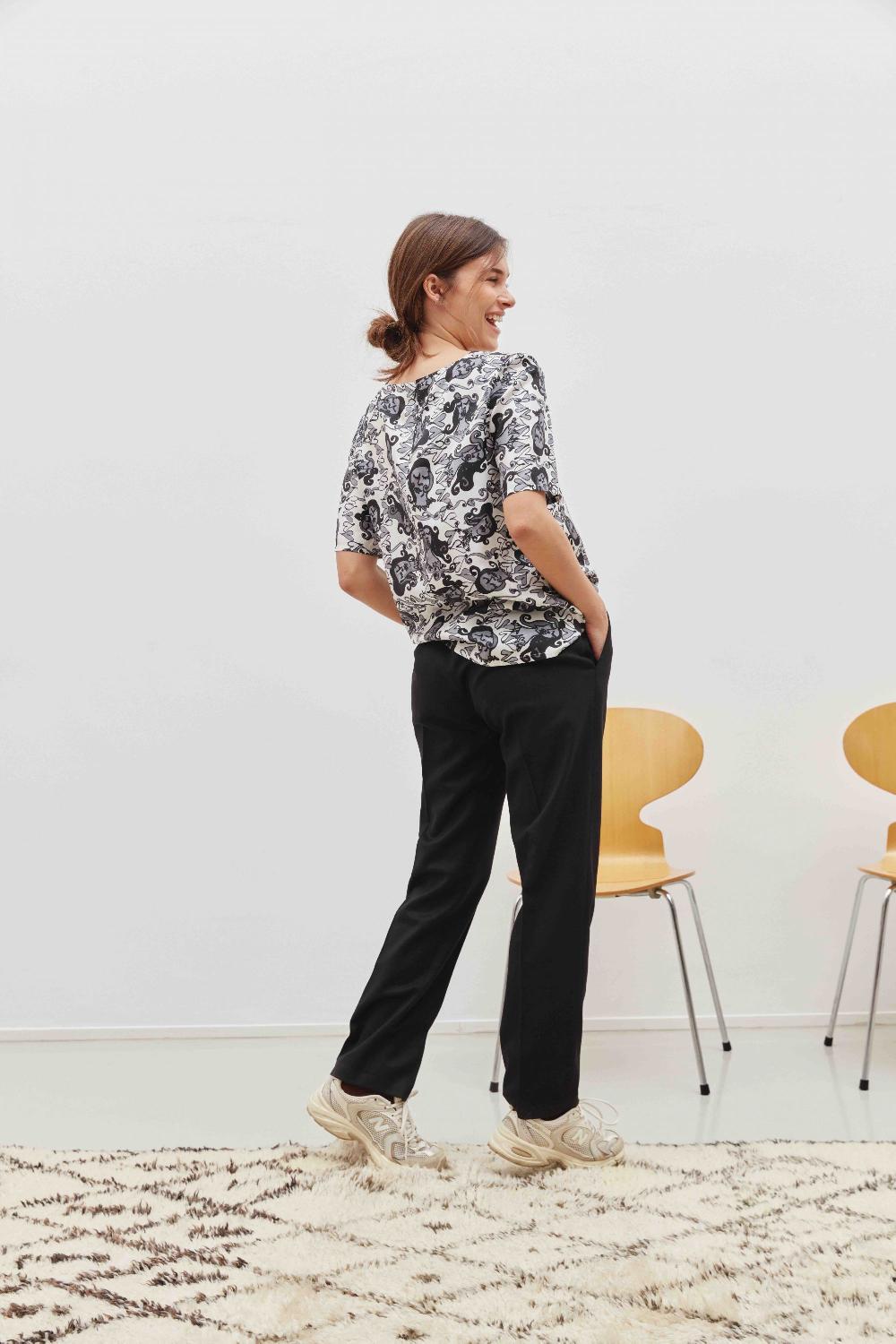 Laura Urbinati SHORT SLEEVES TOP FACCE MO PRINT - SILK TWILL