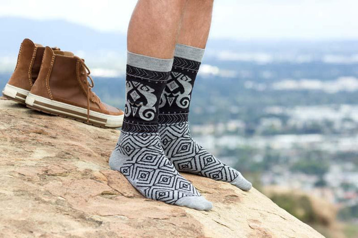 Laurel Burch Men's Lizards Crew Socks - Grey