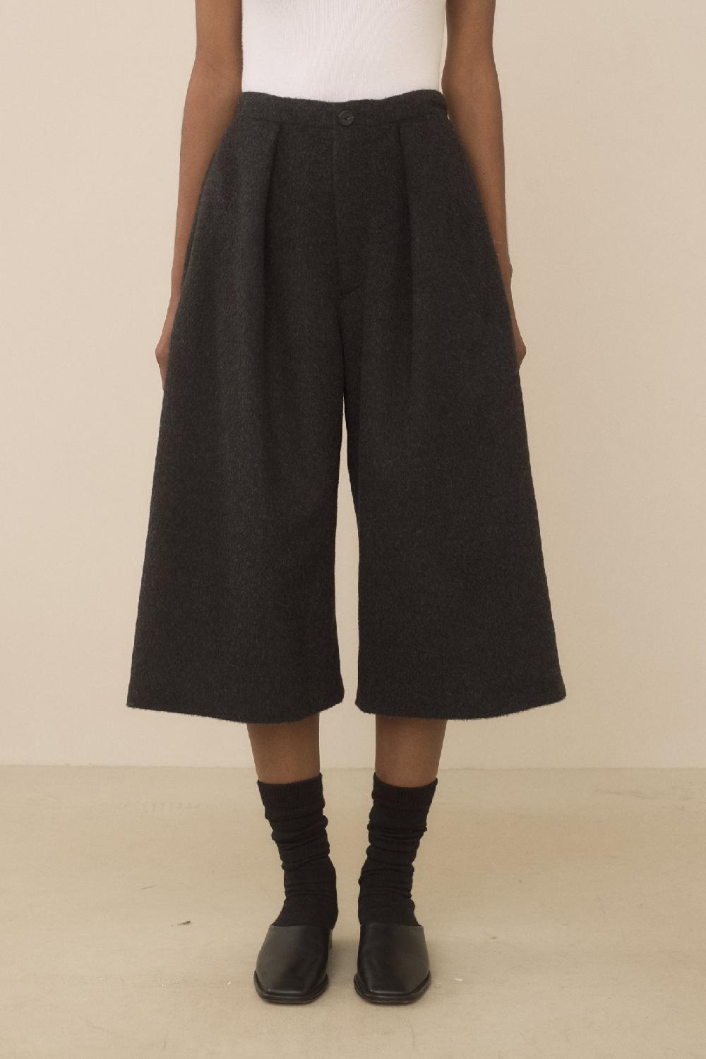 Lauren Manoogian BRUSHED FRAME SHORTS BLACK MELANGE