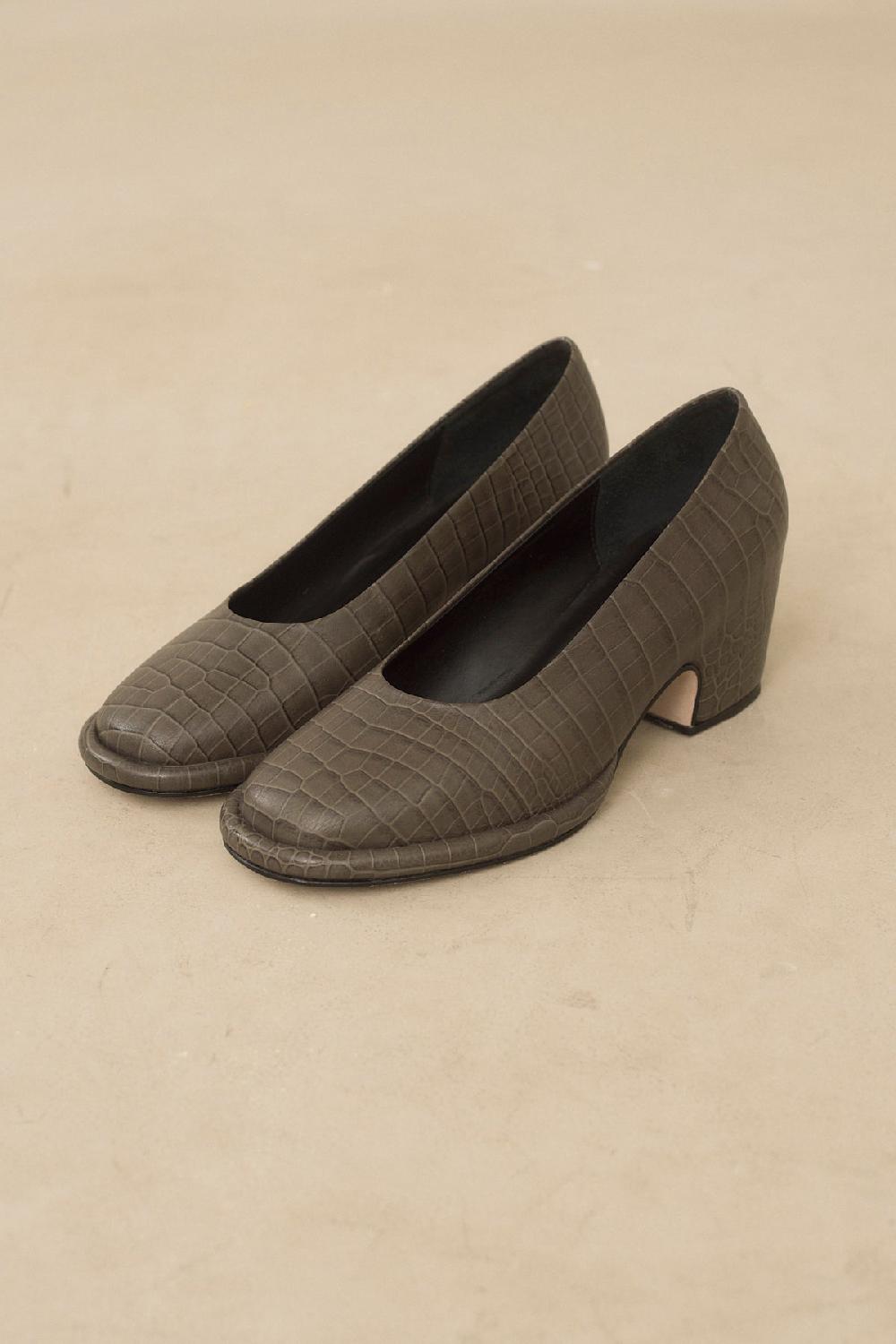lauren manoogian EMBOSSED ARCH PUMP COAL