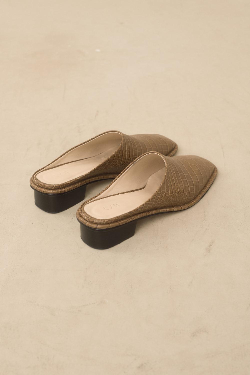 Lauren Manoogian EMBOSSED SQUARE MULE TOBACCO