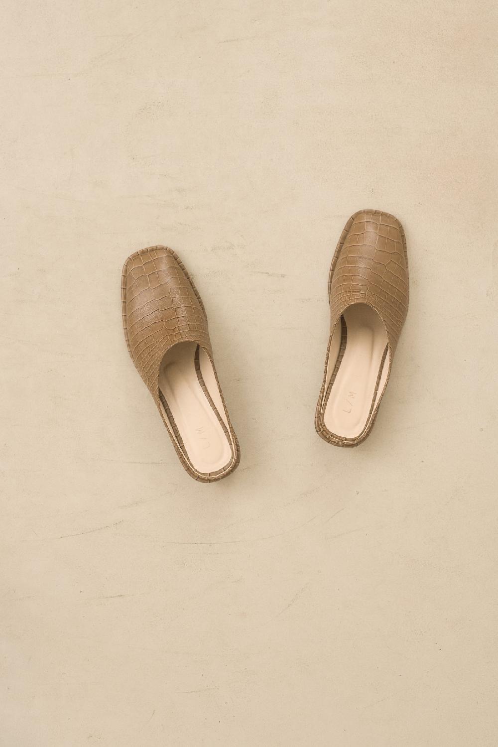 Lauren Manoogian EMBOSSED SQUARE MULE TOBACCO