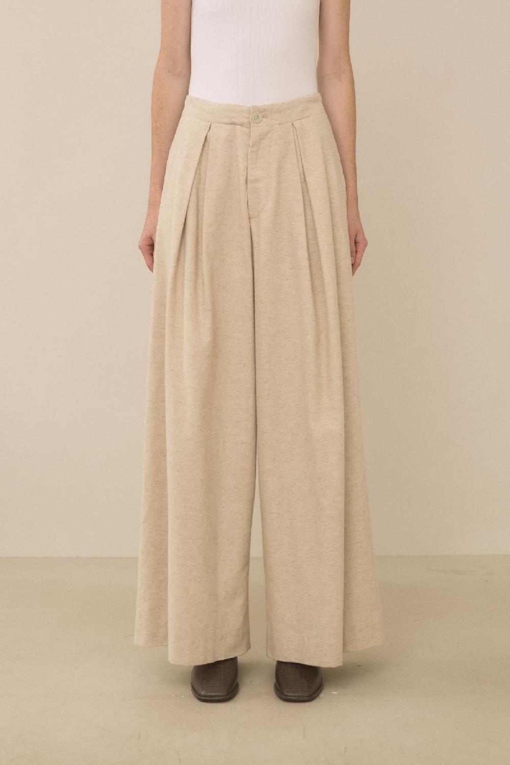 Lauren Manoogian FLANNEL PLEAT TROUSER ECRU