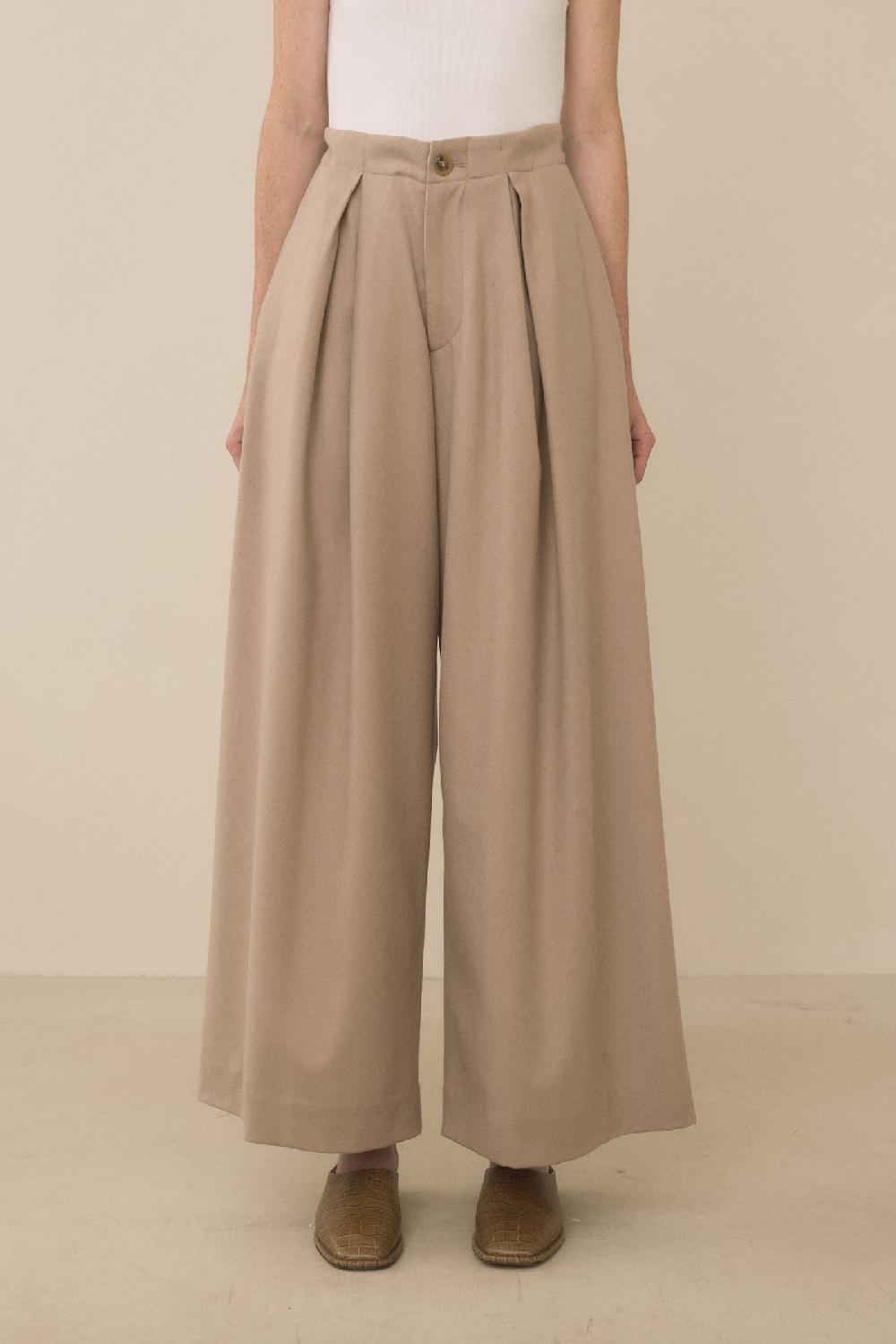Lauren Manoogian PLEAT TROUSER TANNIN