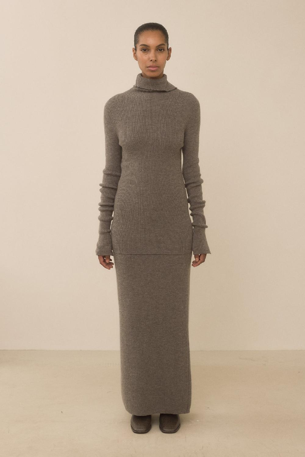 Lauren Manoogian RIB SPLIT TURTLENECK CINDER