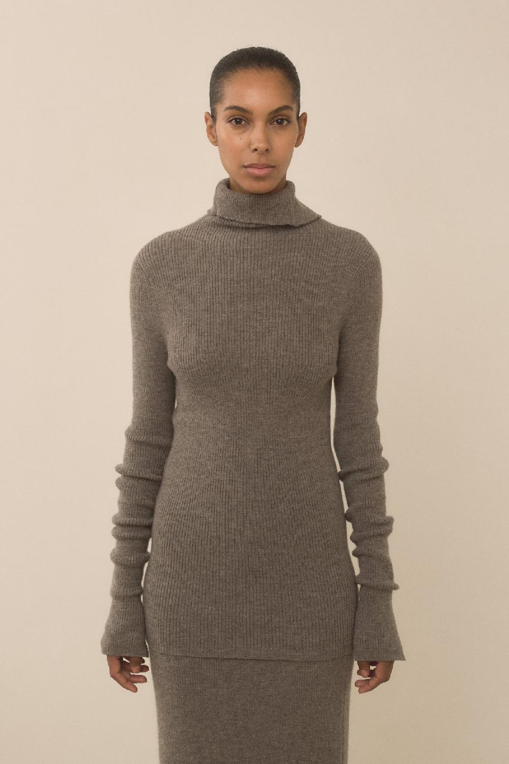 lauren manoogian RIB SPLIT TURTLENECK CINDER