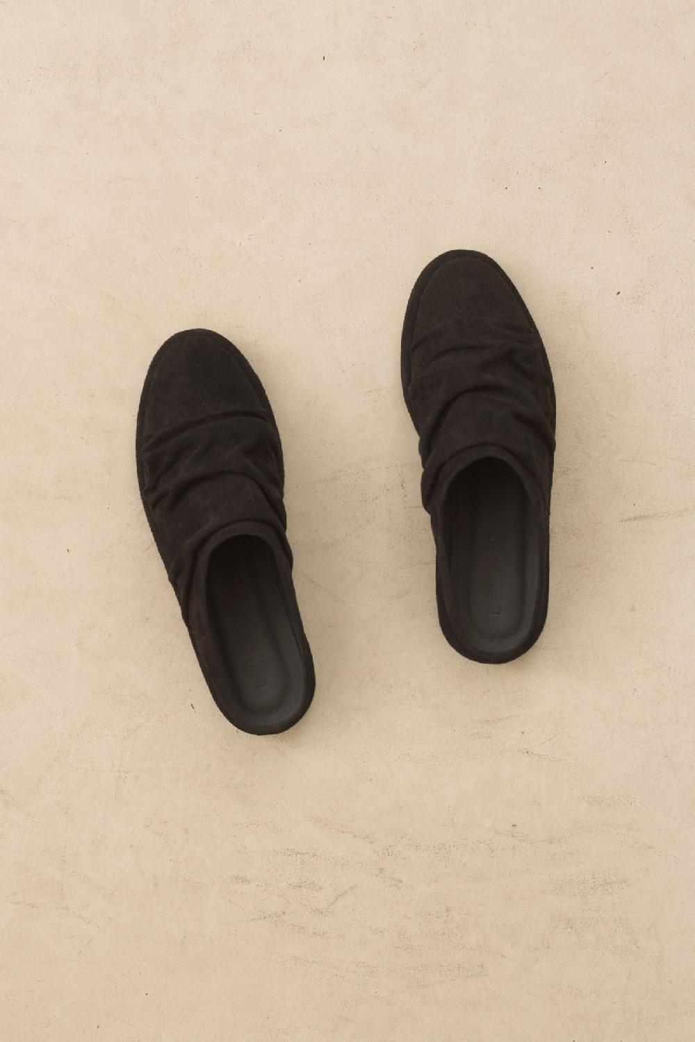 Lauren Manoogian SUEDE FORM MULE BLACK