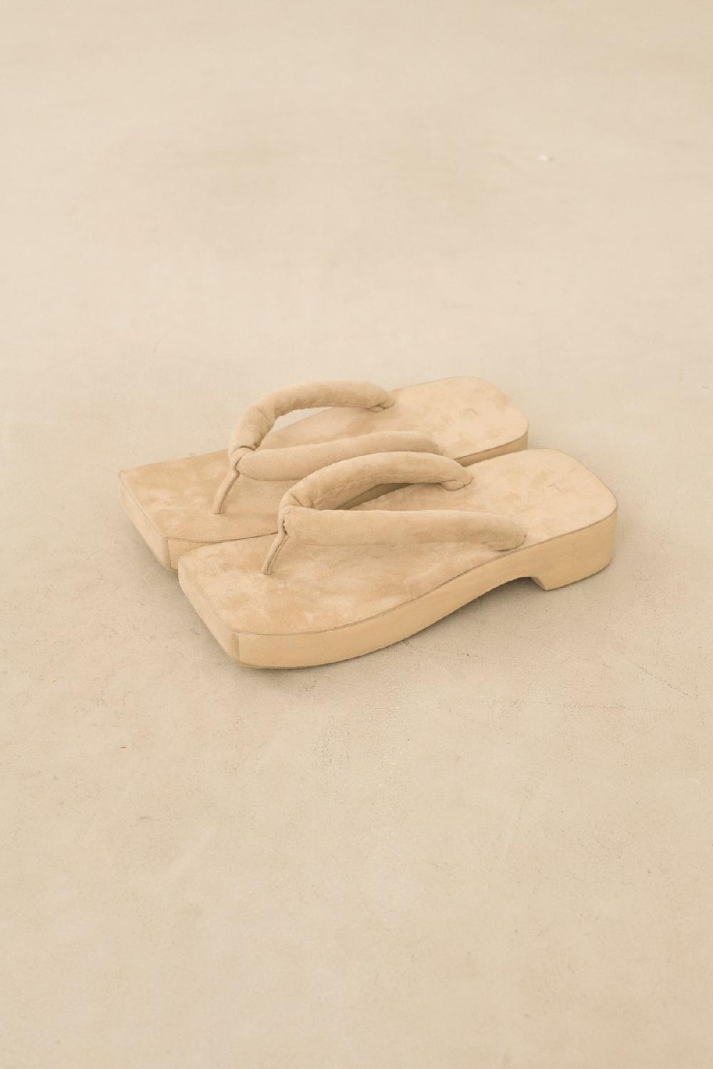 lauren manoogian SUEDE ZORI CLOG SAND