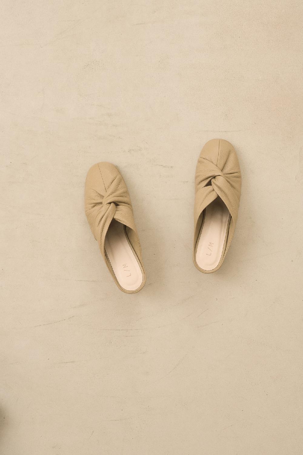 Lauren Manoogian TWIST MULE BEIGE