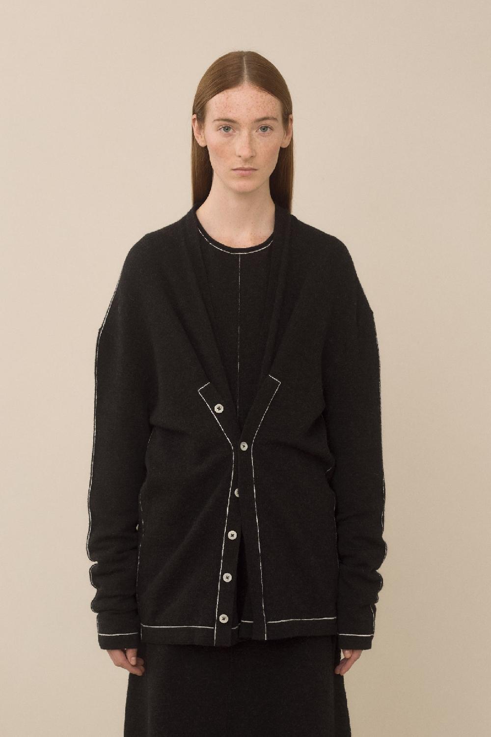 lauren manoogian STITCH BUTTON CARDIGAN BLACK MELANGE