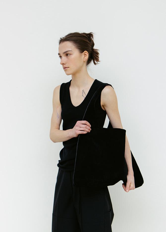 le 17 septembre BASIC LONG SCOOP NECK TOP [IVORY BLACK]