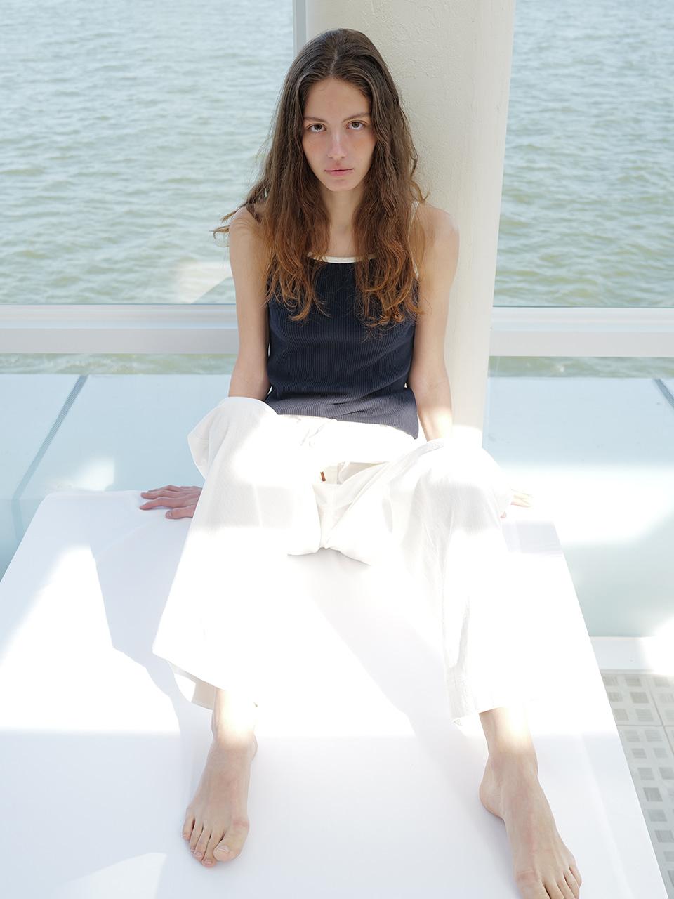 Le 17 Septembre COY SLEEVELESS TOP In COTTON [NAVY RED]