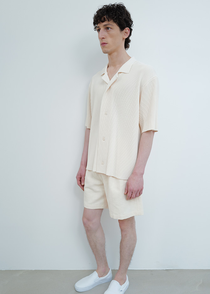 Le 17 Septembre GARMENT-PLEATED OPEN COLLAR SHIRT [IVORY]