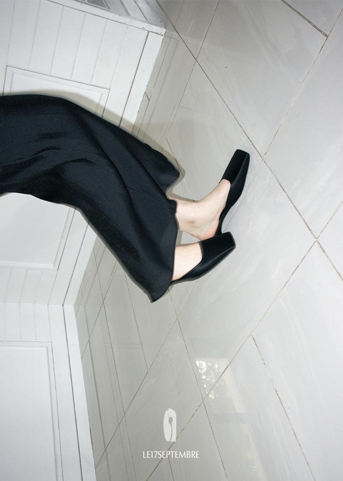 le 17 septembre BLACK SATIN MULES [SQUARE]