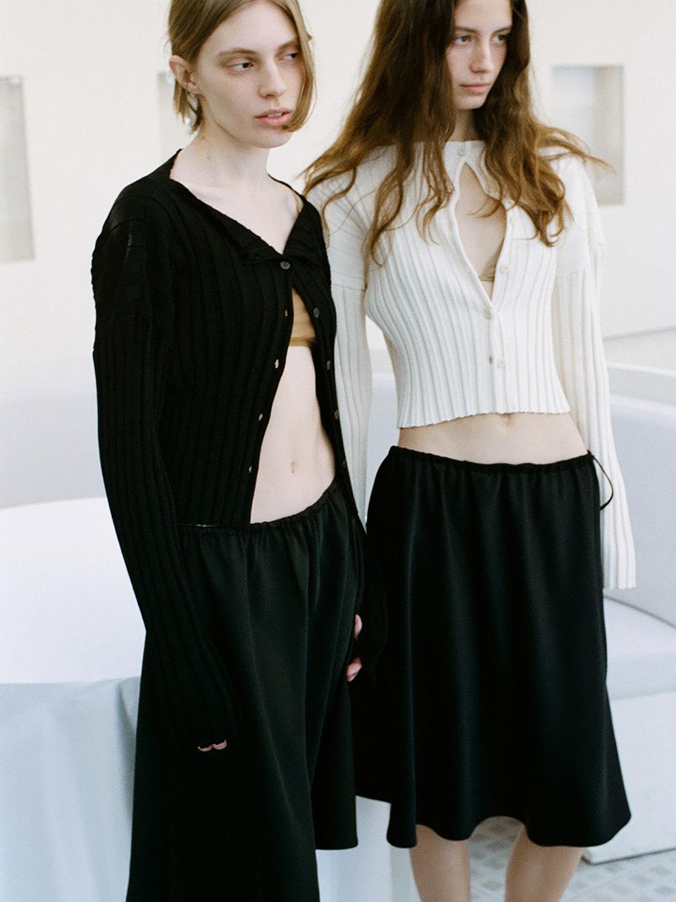 Le 17 Septembre CECILIE SILKY SKIRT [BLACK]