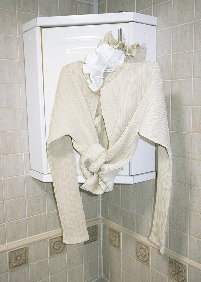 Le 17 Septembre FREYA PLEATS SCRUNCHIE [WHITE BEGIE]