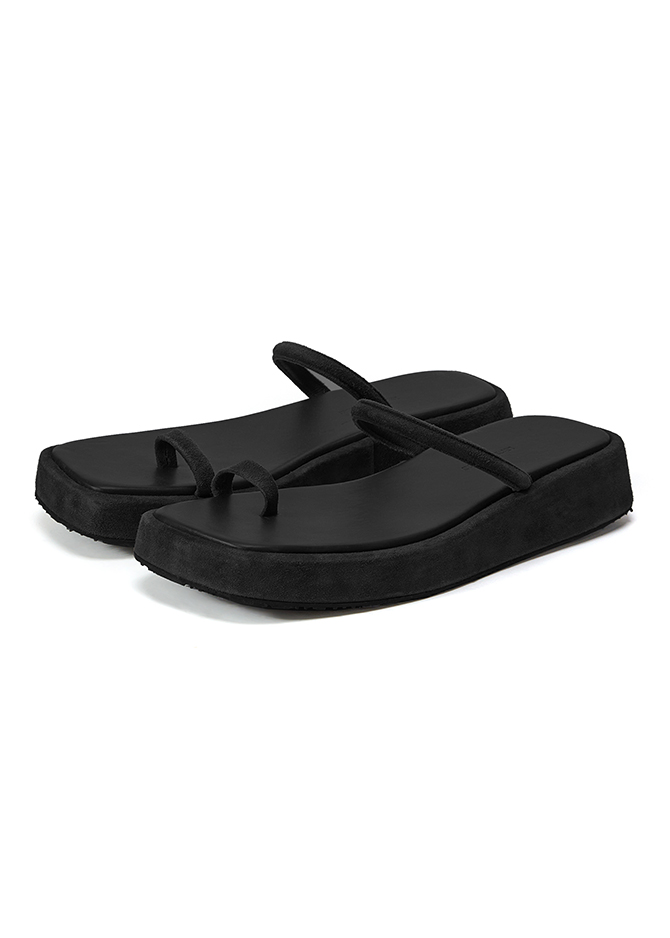 le 17 septembre ONE LINE LEATHER SANDAL