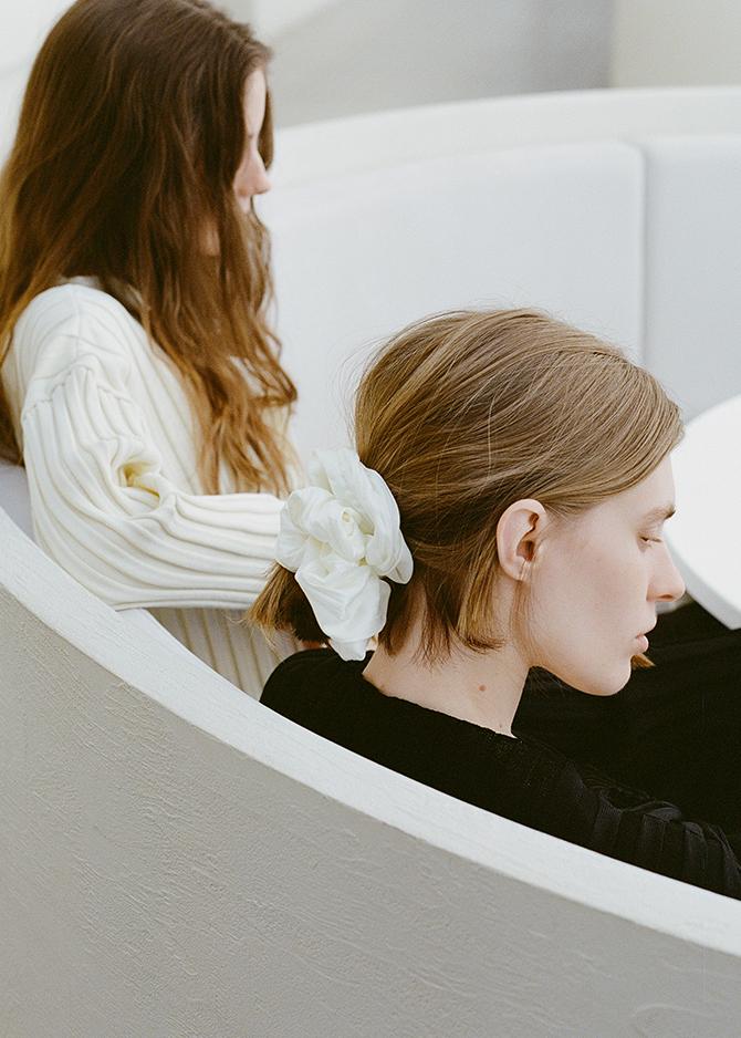 Le 17 Septembre PLEATS SCRUNCHIE [IVORY BLACK]