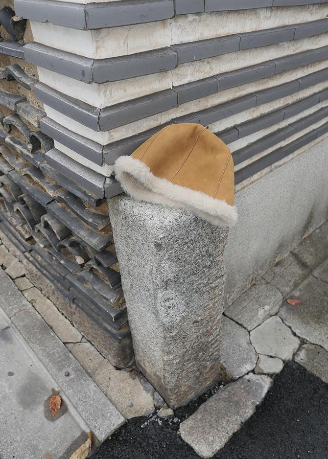 le 17 septembre REVERSIBLE SHEARLING HAT [CAMEL]