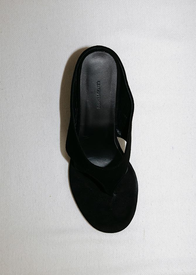 Le 17 Septembre SUEDE WEDGE MULES [BLACK]