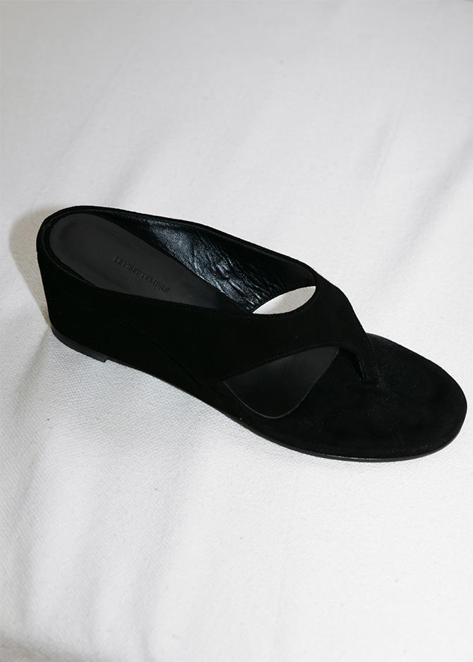 Le 17 Septembre SUEDE WEDGE MULES [BLACK]