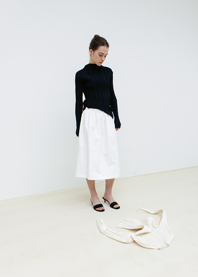 Le 17 Septembre MILLIE KINT MOCKNECK TOP [IVORY BLACK]