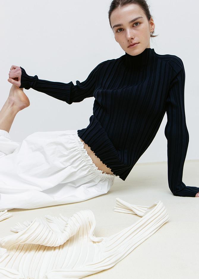 le 17 septembre MILLIE KINT MOCKNECK TOP [IVORY BLACK]