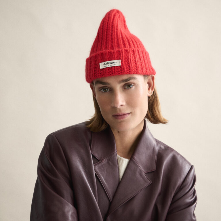 Le Bonnet Logo Beanie — Crimson