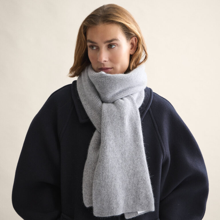 Le Bonnet Scarf — Smoke