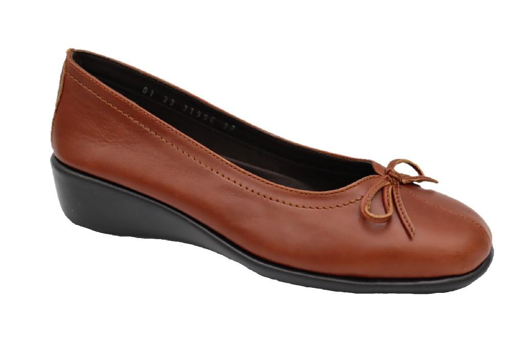 le bos Eric Michael Cognac Bonnie Low Wedge Women's Shoes BONNIE-COGNAC