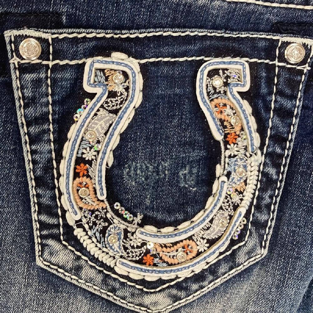 le bos Grace in LA Dark Wash Easy Fit Paisley Embroidery Inset Horseshoe Bootcut Women's Jeans EB-51908