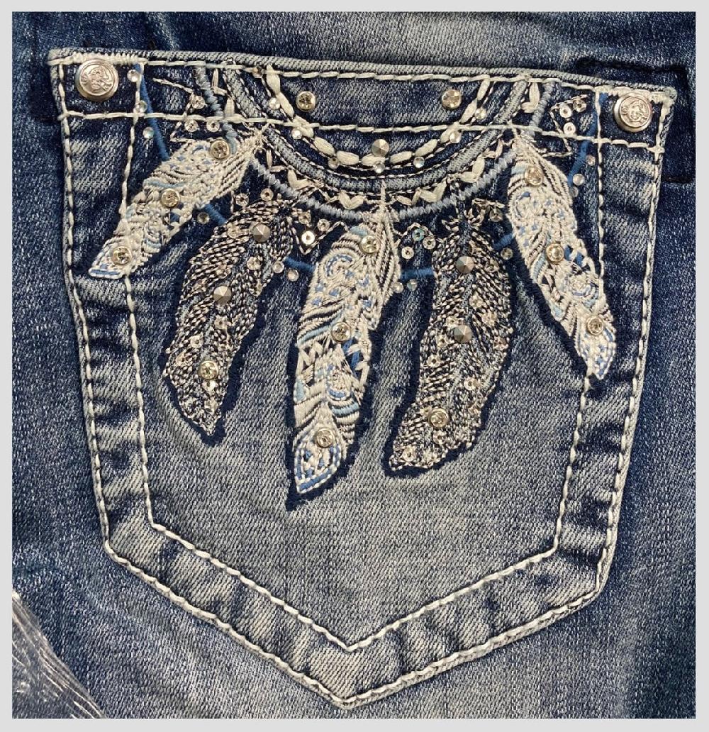 le bos Grace in LA Medium Wash Women's Feather Embroidery Mid Rise Bootcut Jeans EB-51882