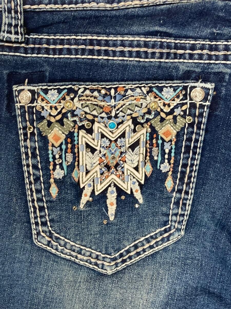 le bos Grace in LA Midwash Bootcut Women's Jeans with Aztec Embroidery on the Pockets EB-61779