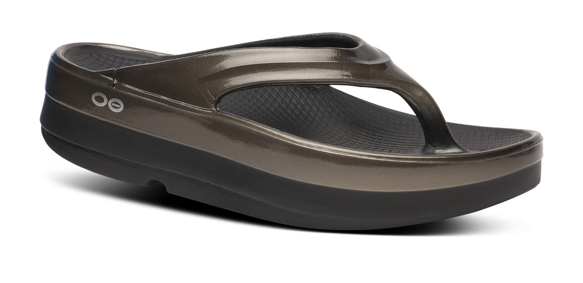 le bos Oofos Titanium Mirror Oomega Oolala Luxe Thong Women's Sandals 1411-TITANIUM