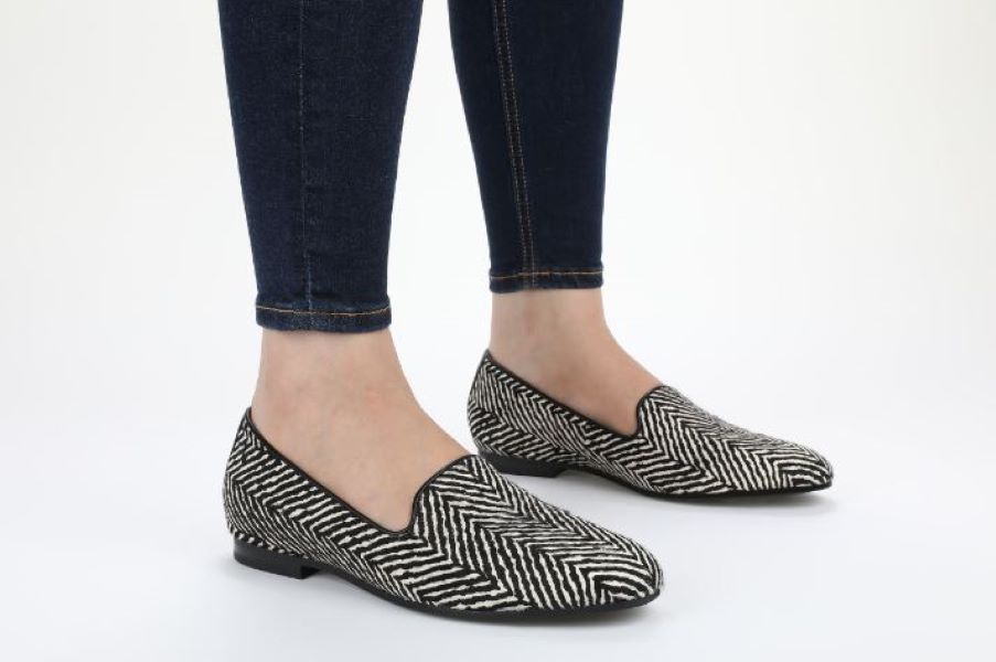 Le Bos Vionic Black And White Willa Slip On Womens Flat Shoes H7711L4-001
