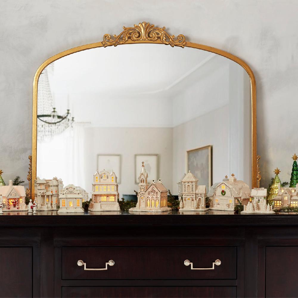 Lenox Mistletoe Park Lit Cottage & Caroler Figurine Set