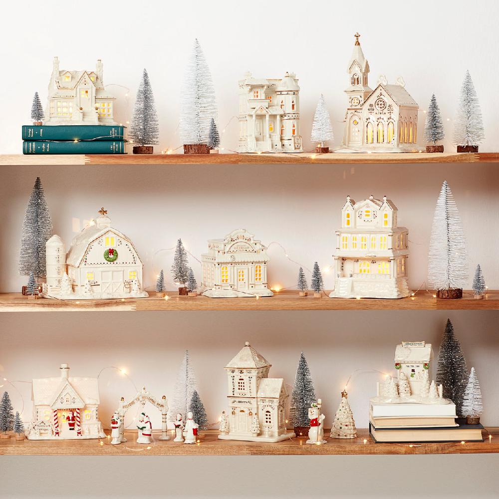 Lenox Mistletoe Park Lit Cottage & Caroler Figurine Set