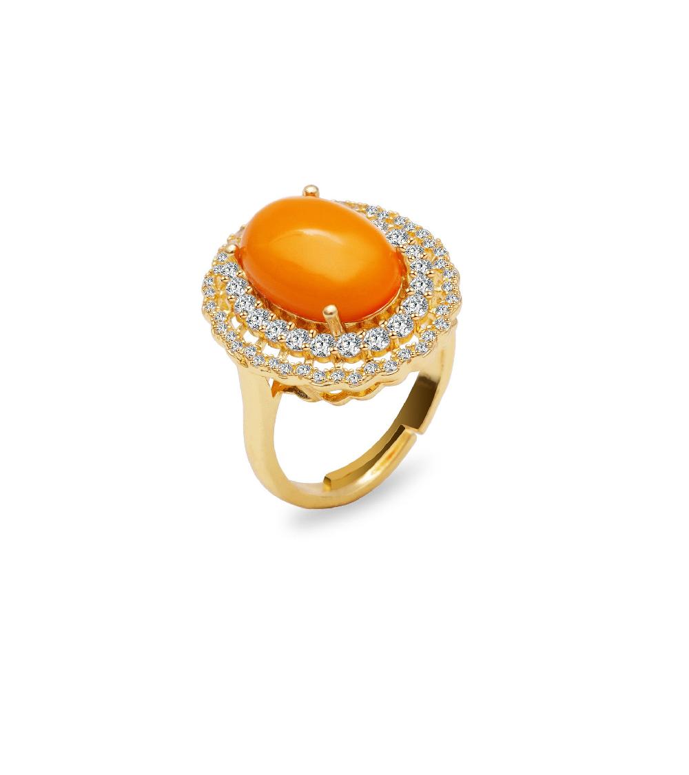 les basiles BAGUE SOLITAIRE TANIA En perle orange montée sur laiton plaqué or 18 carats serti de cristaux blancs