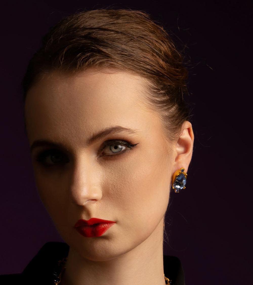 Les Basiles BOUCLES D'OREILLES CHRYSTAL En Cristaux De Verre Bleu Lagon Montés Sur Laiton Plaqué Or 18 Carats