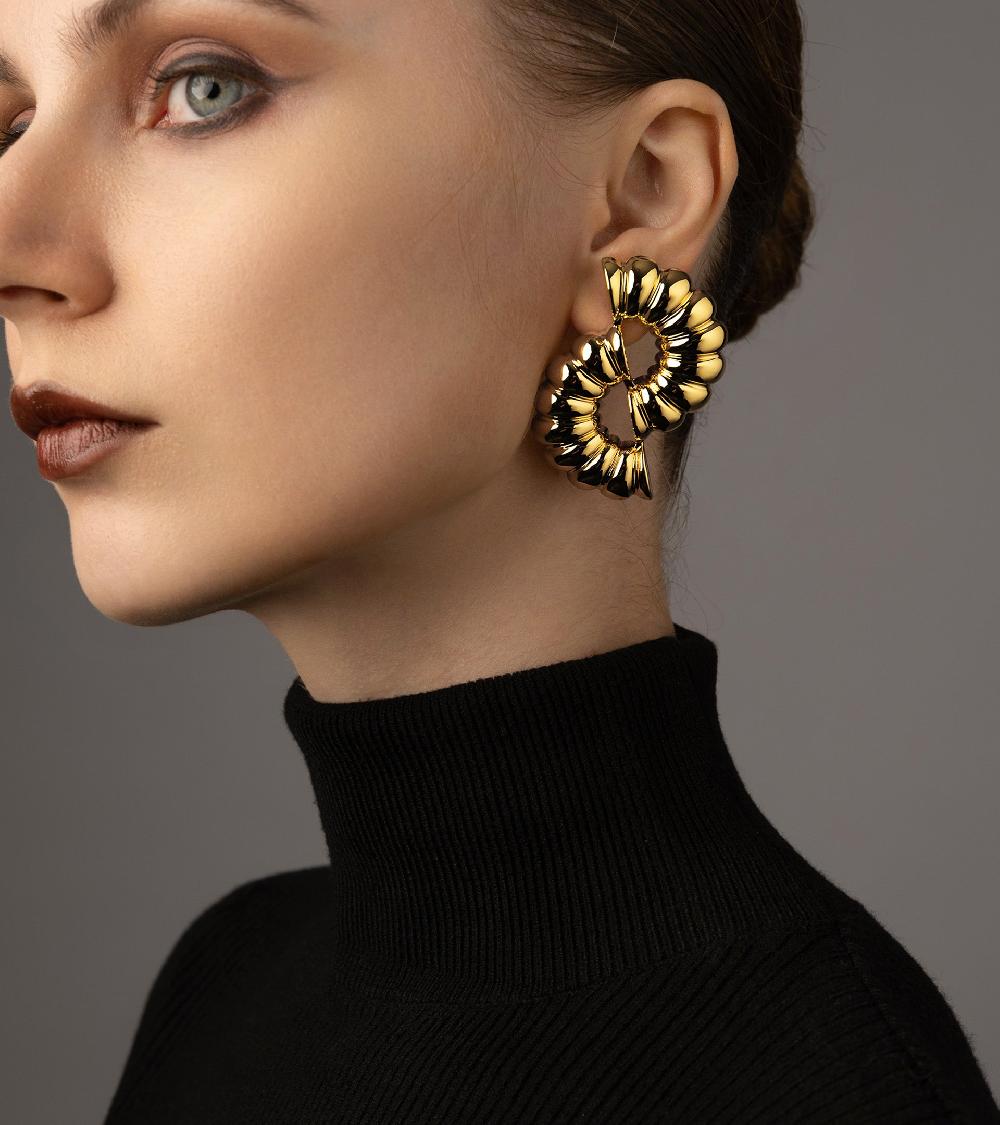 Les Basiles BOUCLES D'OREILLES CORNELIA En Laiton Plaqué Or 18 Carats