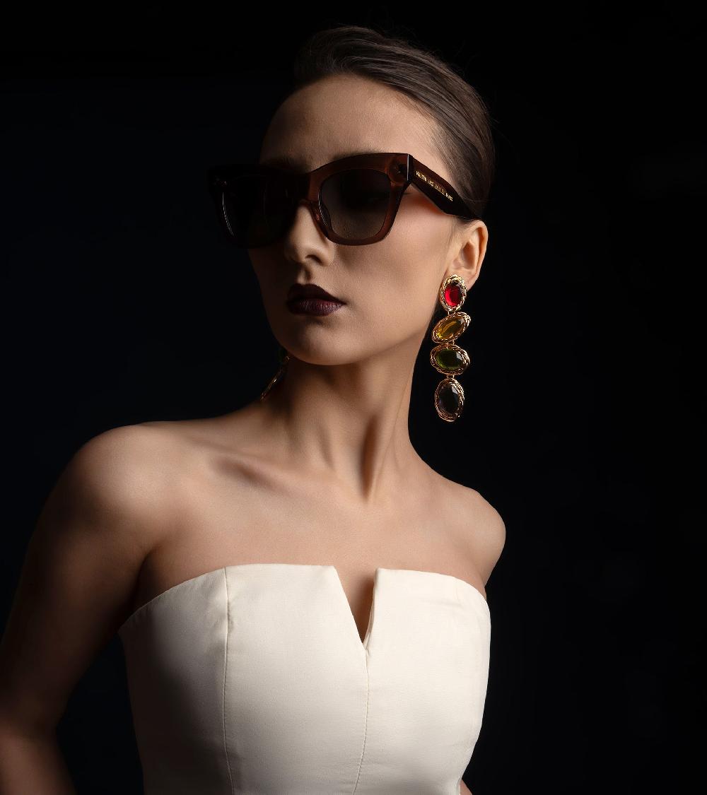 Les Basiles BOUCLES D'OREILLES NADJA En Pierres Colorées Montées Sur Laiton Plaqué Or 18 Carats