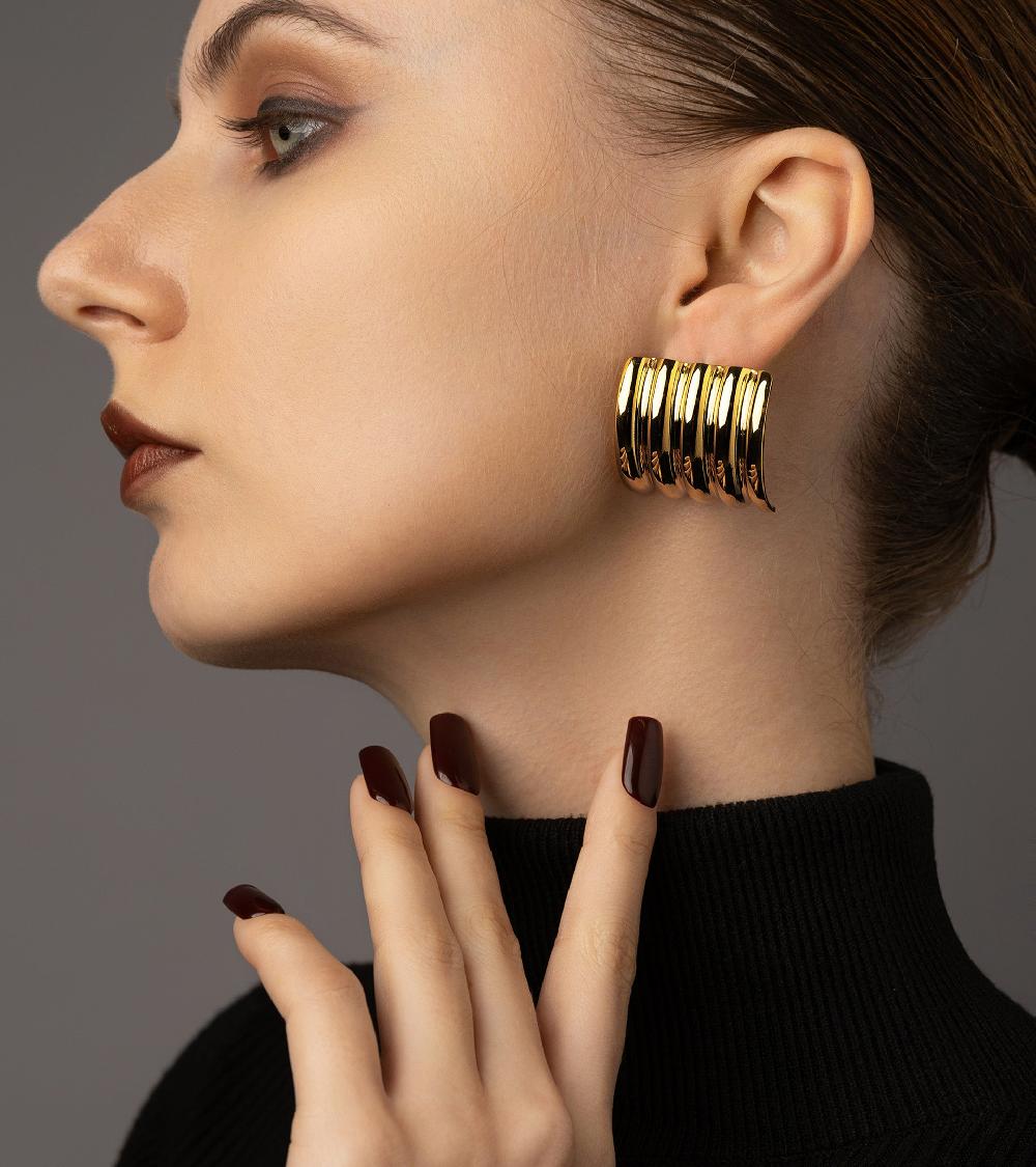 Les Basiles BOUCLES D'OREILLES THEMIS En Acier 316L Plaqué Or 18 Carats