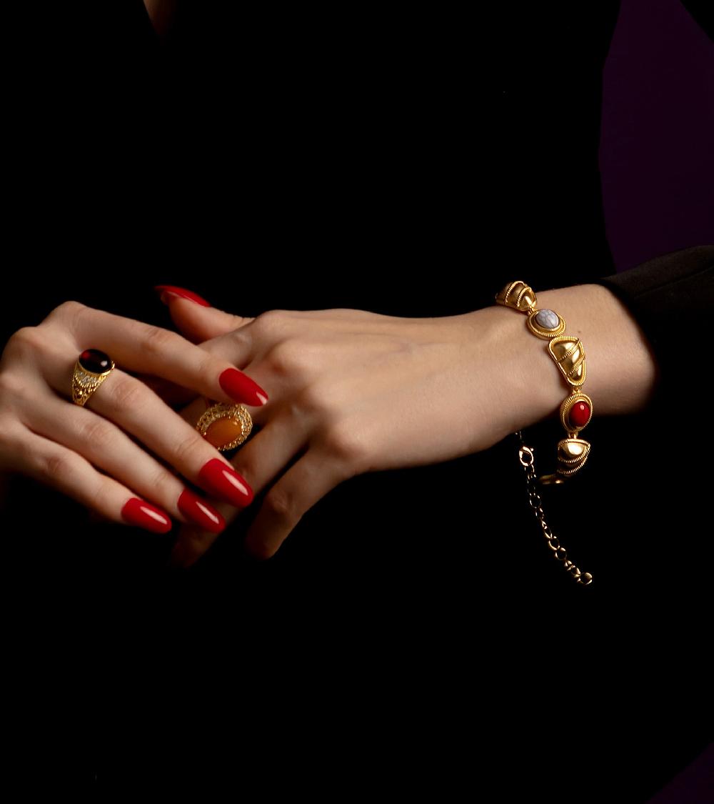 Les Basiles BRACELET ARIEL En Perles Colorées Montées Sur Laiton Plaqué Or 18 Carats