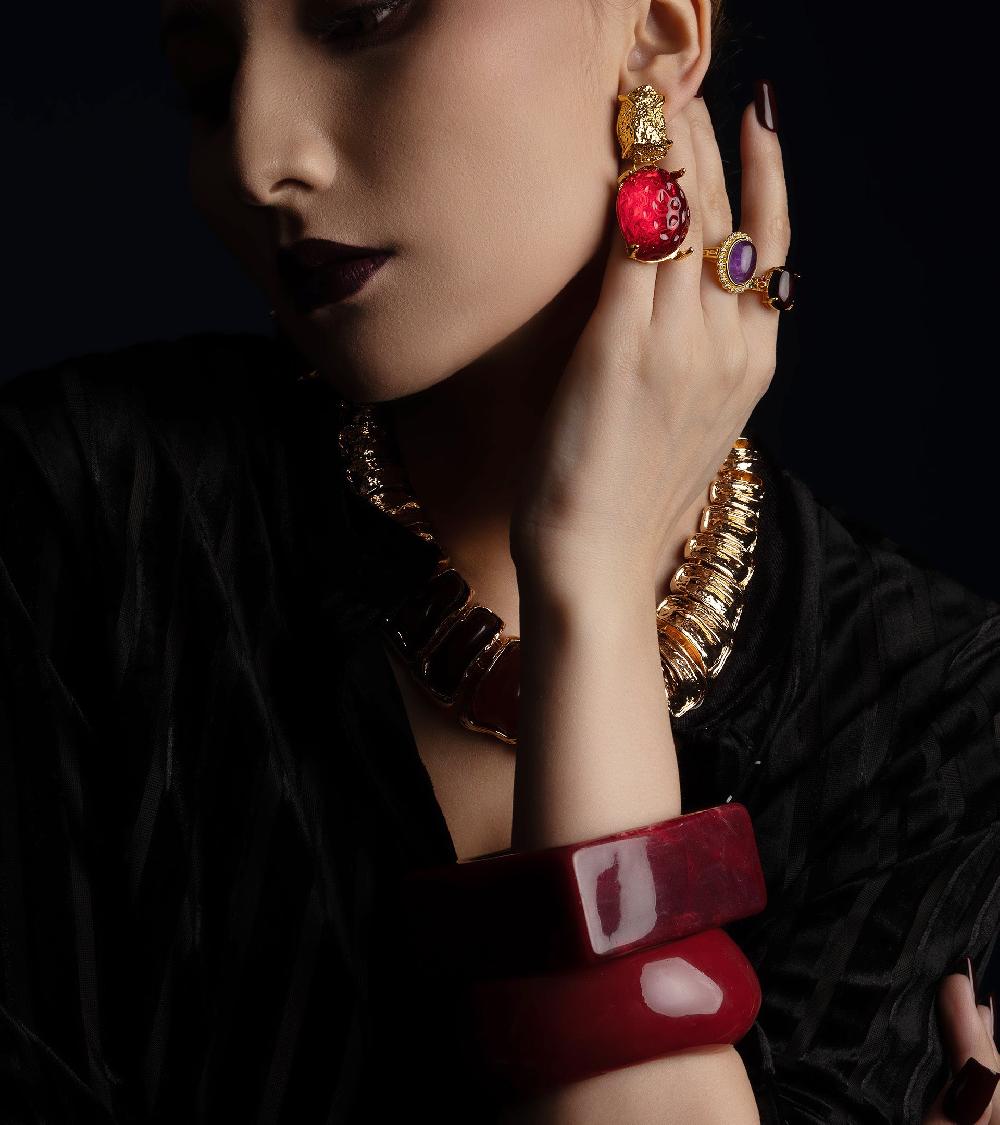 Les Basiles BRACELET MANCHETTE BINTA En Acétate écaillé Bordeaux Et De Forme Carrée