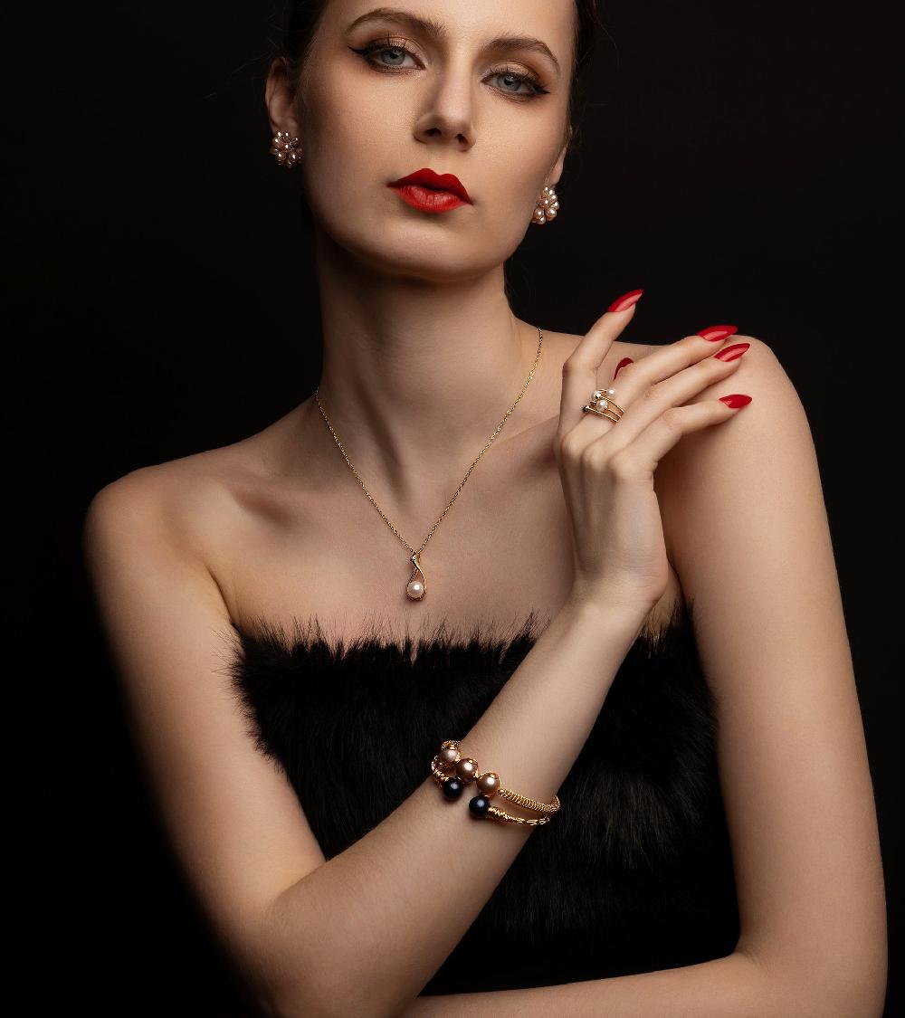 Les Basiles BRACELET MANCHETTE GWEN En Perles Akoya Vieux-rose Montées Sur Argent Sterling 925 Plaqué Or 18 Carats